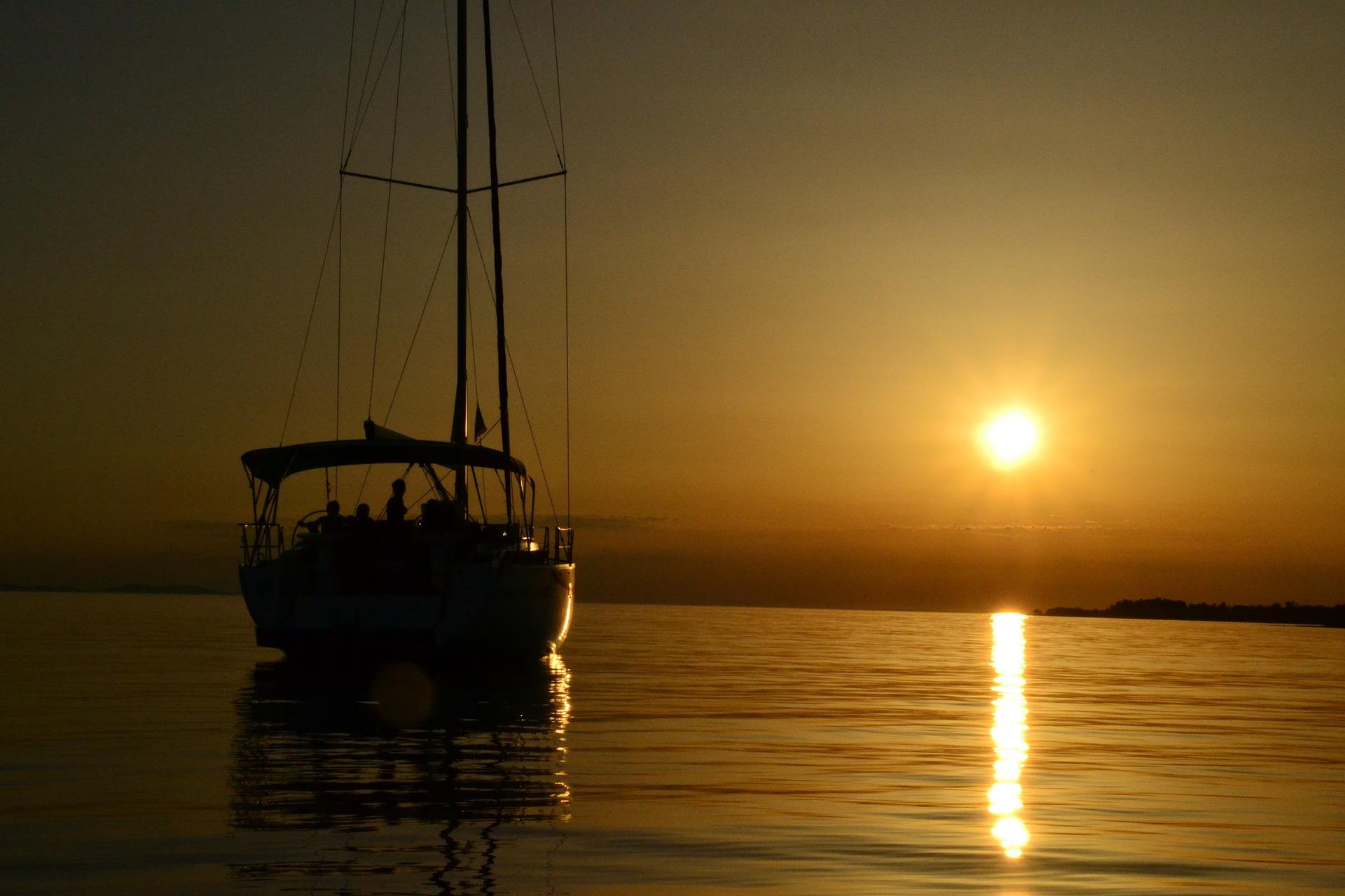 Sunset picture of boat in Boothbay Harbor, Maine